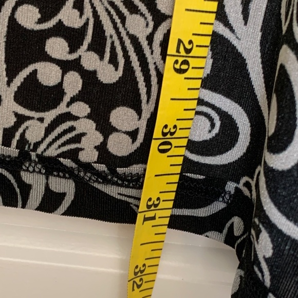 Women’s Black and White Swirls Coverup Duster Cardigan - Picture 6 of 6